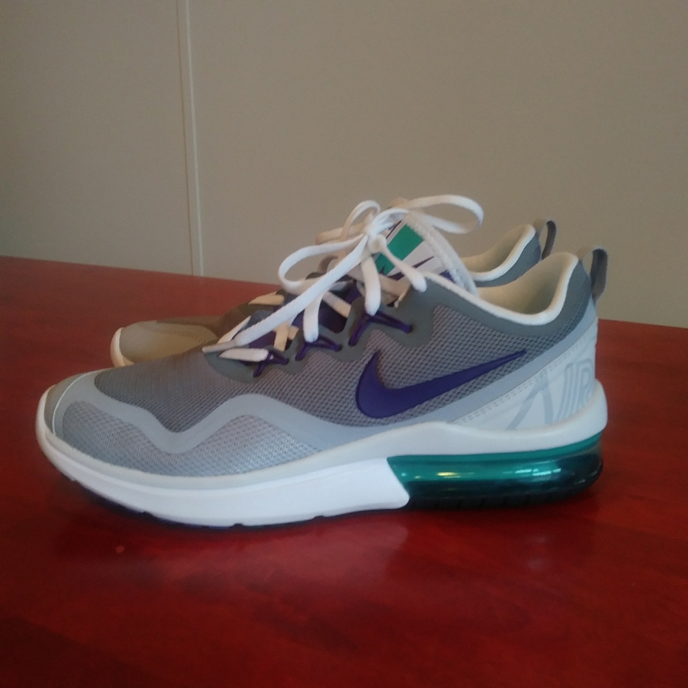 BRAND NEW WOMEN'S NIKE AIR MAX FURY Size 7.5